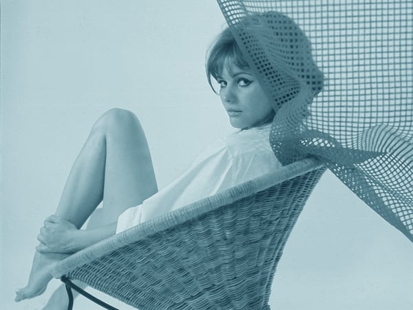 Circa 1969: Italian actress CLAUDIA CARDINALE peering from a wicker chair during a portrait session. Hollywood USA - ZUMAg49_ 19690101_glb_g49_315 Copyright: xGlobexPhotosx