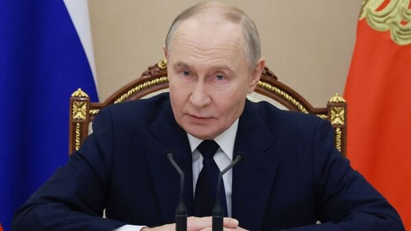 29.12.2025, Russland, Moskau: Der russische Präsident Wladimir Putin nimmt an einem Treffen mit hochrangigen Militäroffizieren im Kreml teil.