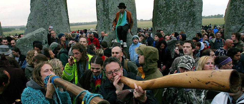 070621stonehenge