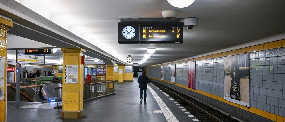 Ein im Sterben liegender Mann wurde in einem Berliner U-Bahnhof bestohlen. (Archivbild)