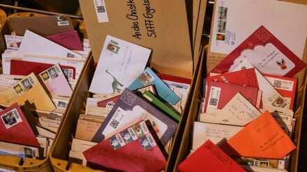 Briefe an das Christkind. Viele Helfer beantworten sie und senden die Antwort an die Kinder zurück. (Archivfoto)
