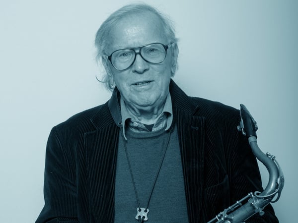 Musiklegende Klaus Doldinger Geb. am 12. Mai 1936 in Dresden. Doldinger ist einer der erfolgreichsten deutschen Jazzmusiker - und Komponist u. a. der Tatort-Titelmelodie. *** Music legend Klaus Doldinger Born on May 12, 1936 in Dresden Doldinger is one of the most successful German jazz musicians and composer of the Tatort title melody, among others