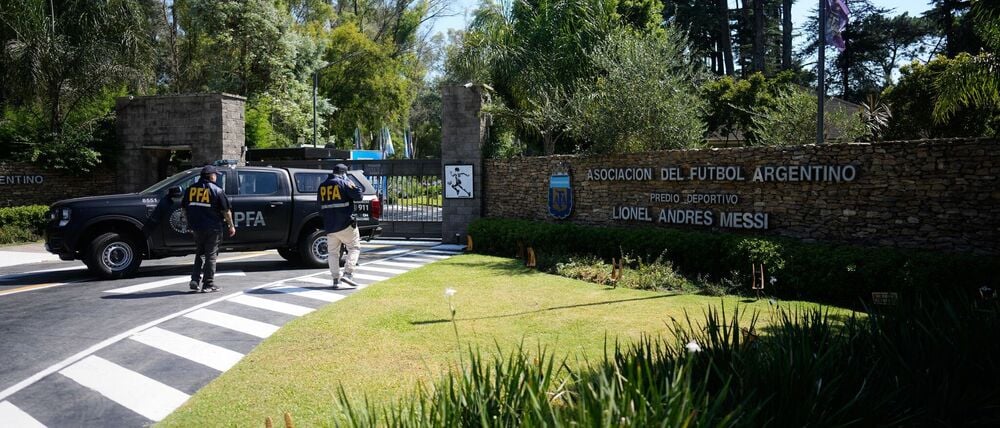 Die Polizei durchsucht den Sitz von Argentiniens Fußballverband