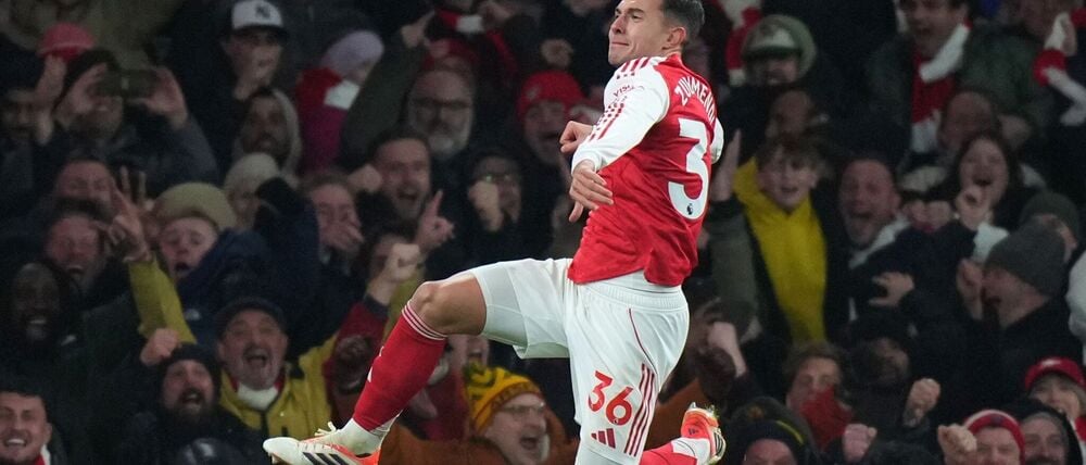 Arsenals Martin Zubimendi jubelt über sein Tor zum 2:0.