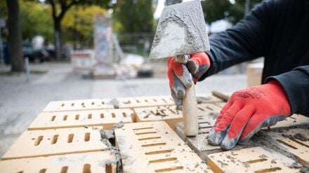 In Berlin wird nach Einschätzung der Arbeits- und Sozialverwaltung nicht genug ausgebildet. (Foto - Illustration)