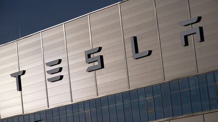 Der Werksleiter der Tesla-Fabrik in Grünheide, André Thierig, zeigt sich zuversichtlich für das Jahr 2026. (Archivbild)