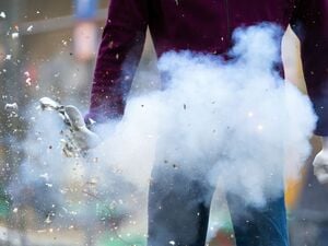 Ilegales Feuerwerk kann gefährlich werden. (Symbolbild)