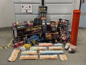 Die Beamten fanden sowohl legale als auch illegale Feuerwerkskörper.