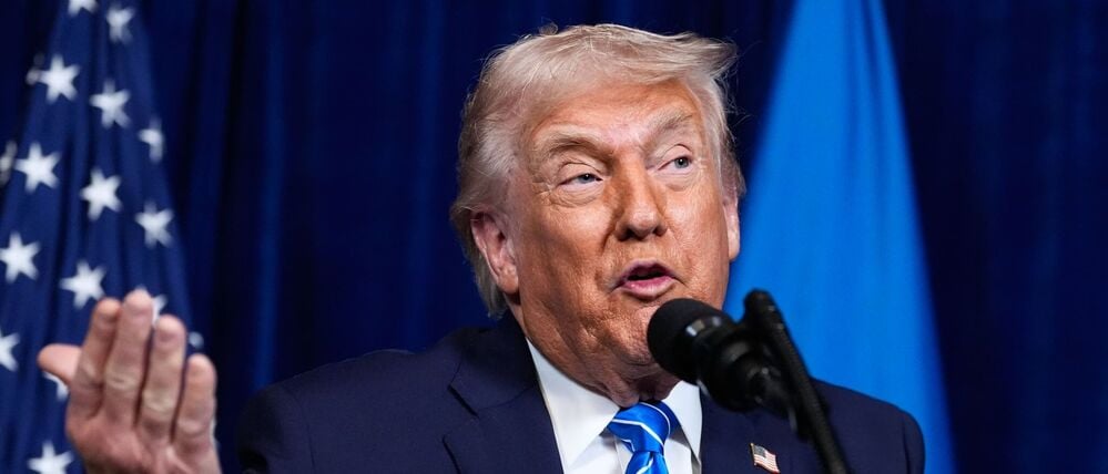 US-Präsident Donald Trump nimmt an einer gemeinsamen Pressekonferenz mit Selenskyj, Präsident der Ukraine, nach einem Treffen in Trumps Mar-a-Lago-Club teil.