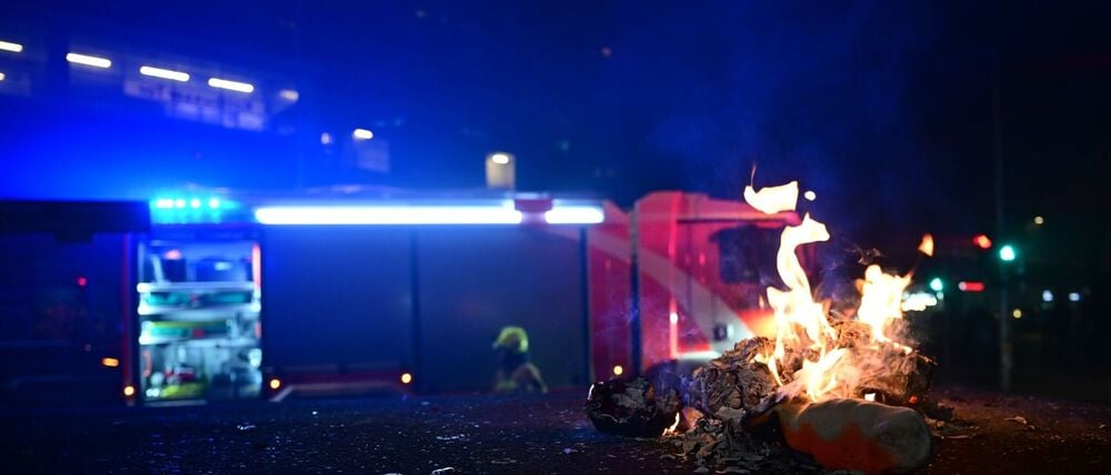 Hunderte Einsätze fährt die Berliner Feuerwehr in den Stunden nach Mitternacht. 