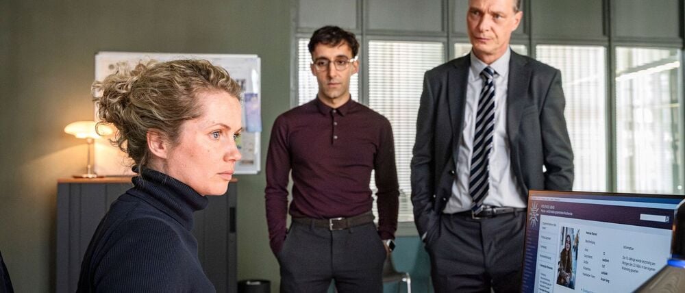 Kommissarin Leonie Winkler (Cornelia Gröschel) ermittelt im Dresdner „Tatort“ weiterhin ohne Partnerin mit Unterstützung ihres Chefs Peter Michael Schnabel (Martin Brambach) und Kriminaltechniker Philipp Laupheimer (Yassin Trabelsi).