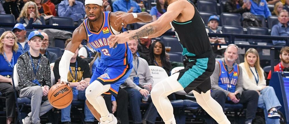 Shai Gilgeous-Alexander (l.) führte Oklahoma City mit 30 Punkten an.