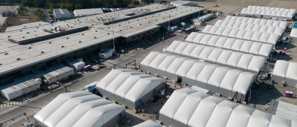 Die große Notunterkunft für Geflüchtete in Berlin Tegel wurde ab März 2022 aufgebaut. (Archivbild)