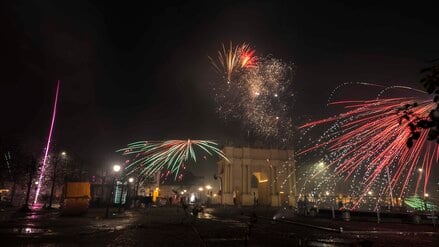 Feuerwerk in der Silvesternacht 2025/26 am Luisenplatz in Potsdam.