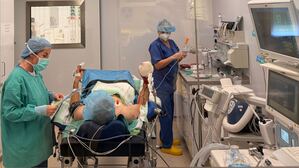 Operationsvorbereitung im Unfallkrankenhaus Berlin in der Silvesternacht.