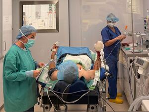 Operationsvorbereitung im Unfallkrankenhaus Berlin in der Silvesternacht.