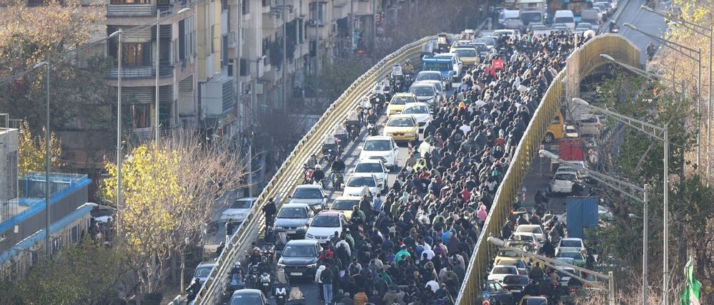 Bei den Protesten im Iran kommt es zunehmend zu Gewalt (Archivbild).