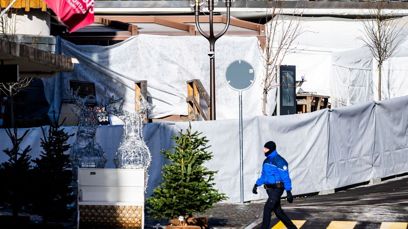 Feuer-bei-Silvesterparty-Brand-in-der-Schweiz-Kerzen-oder-Feuerwerk-als-Ausl-ser-