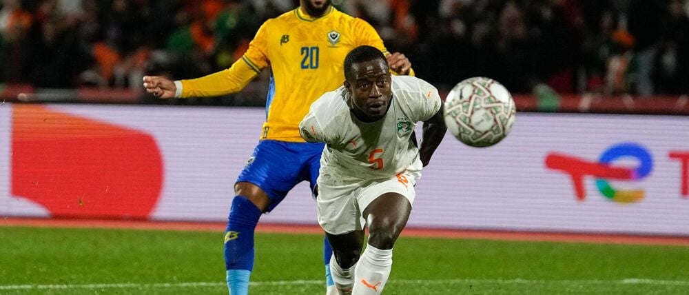 Gabun, hier Denis Bouanga (l), blieb beim Afrika Cup erfolglos - zuletzt bei der Niederlage gegen die Elfenbeinküste.