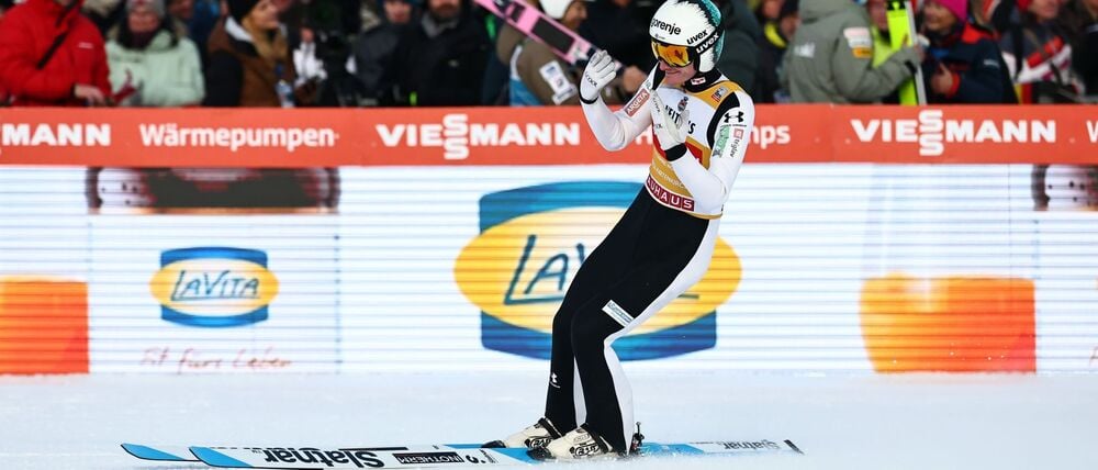 Siegt souverän in Garmisch: Domen Prevc.