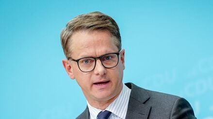 Carsten Linnemann, CDU-Generalsekretär, gibt nach den Gremiensitzungen seiner Partei in der CDU-Zentrale eine Pressekonferenz (Archivbild).