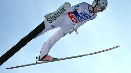 Nika Prevc springt in Oberstdorf.