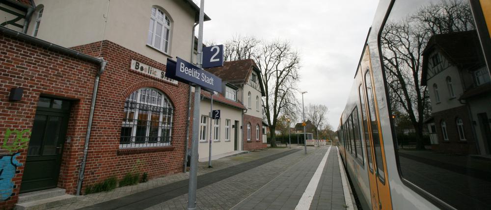 Zwischen Beelitz und Berlin-Wannsee bedienen zwei Züge nacheinander die gleiche Strecke.
