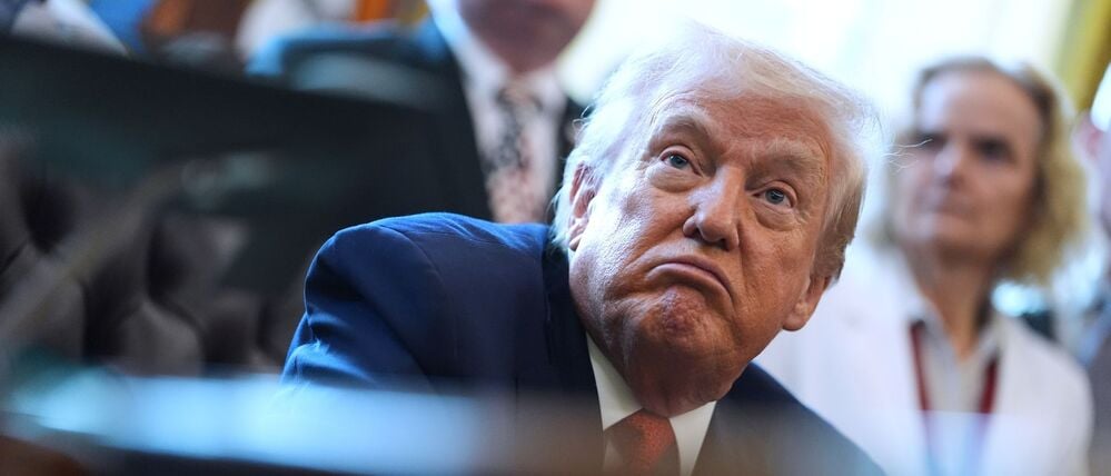 US-Präsident Donald Trump spricht im Oval Office des Weißen Hauses zu Reportern (Symbolbild).