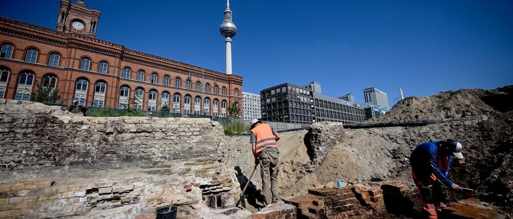 Am Berliner Molkenmarkt sollen Wohnungen entstehen. Doch bis dahin haben Archäologen noch viel zu tun. (Archivbild)