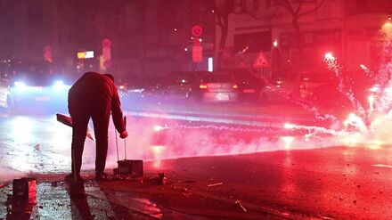 Die Polizei steht in der Silvesternacht in Berlin unter Dauerstress. (Archivbild)