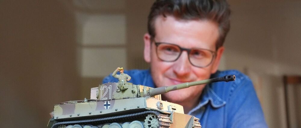Regisseur Dennis Gansel zeigt in seinem Film „Der Tiger“ Kriegsgeschehen in einem Panzer. (Archivbild)