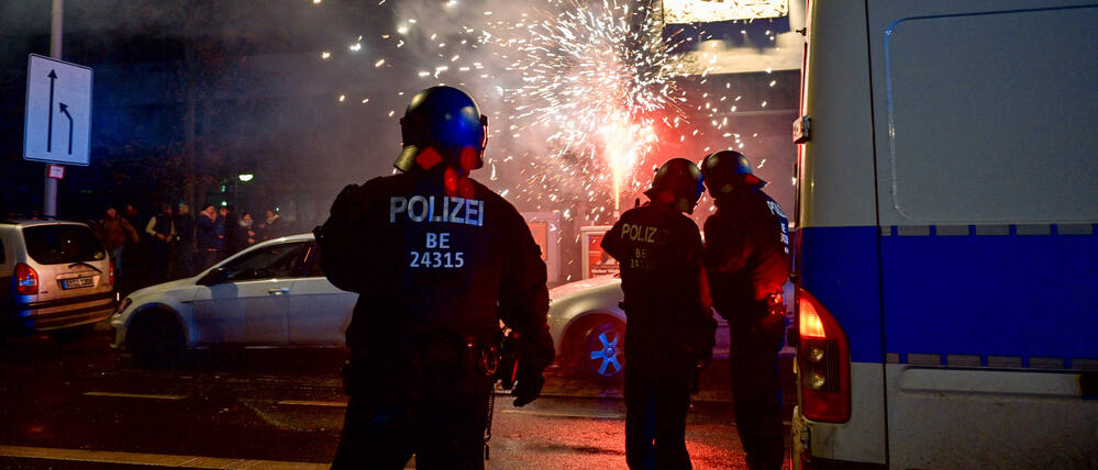 In Berlin kam es an Silvester wieder zu Übergriffen auf Einsatz- und Rettungskräfte.