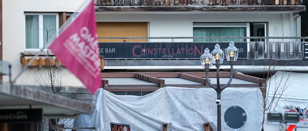 Am Tag danach ist der Unglücksort abgesperrt und abgeschirmt.