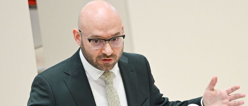 Brandenburgs Innenminister René Wilke (SPD) kann sich erlaubte Zonen für Böller vorstellen. (Archivbild)