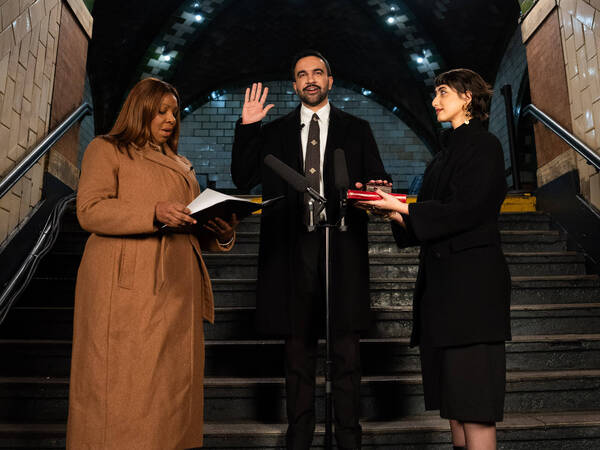 Attorney General Letitia James Democrat of New York, left, administers the oath of office to Zohran Mamdani, center, to be Mayor of New York, New York, USA at old City Hall Station on Thursday January 1, 2026. Holding bibles at right is Mayor Mamdanis wife Rama Duwaji Copyright: xPoolxphotox 2026xThexNewxYorkxTimesxfromxConsolidatedxNewsxPhotosxAllxRightsxReservedx