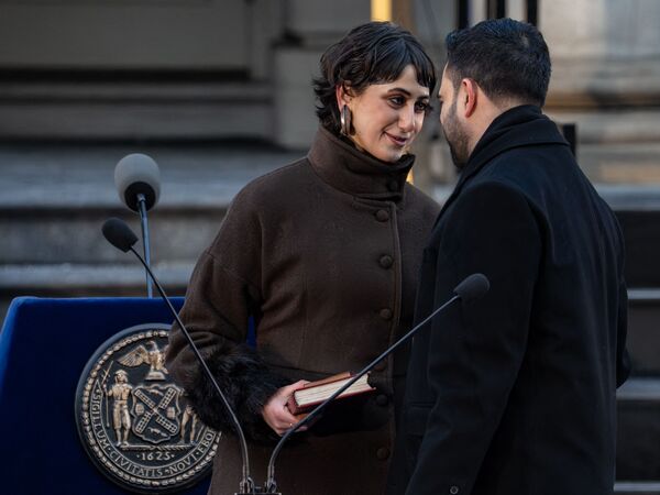 NEW YORK, NEW YORK - JANUARY 01: New York Mayor Zohran Mamdani and his wife Rama Duwaji after his ceremonial inauguration as mayor at City Hall Thursday January 1, 2026 in New York, NY. Mamdani has added a "block party" to the official inauguration events to allow thousands of New Yorkers to take part. Mamdani was officially sworn in at midnight by New York Attorney General Letitia James at the Old City Hall subway station in a private ceremony.   David Dee Delgado/Getty Images/AFP (Photo by David Dee Delgado / GETTY IMAGES NORTH AMERICA / Getty Images via AFP)