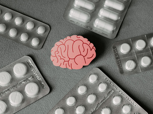 Das Modell eines Gehirns und verschiedene Tabletten (Illustration).