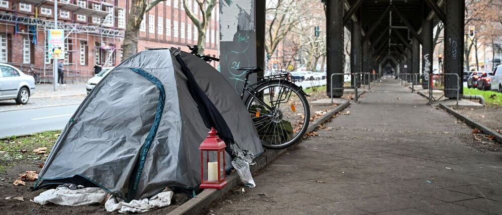 In Berlin übernachten auch im Winter viele obdachlose Menschen in Zelten. (Archivfoto)