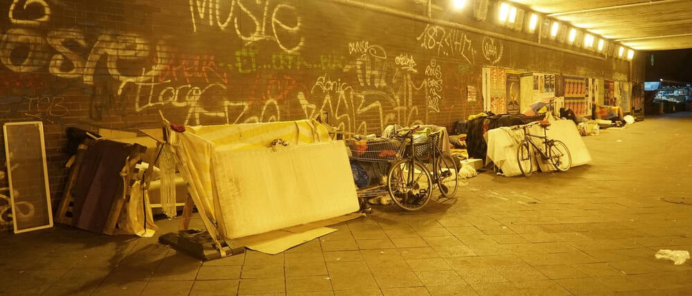 Unter der Brücke an der Lewishamstraße leben seit Jahren Obdachlose.