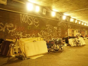Unter der Brücke an der Lewishamstraße leben seit Jahren Obdachlose.