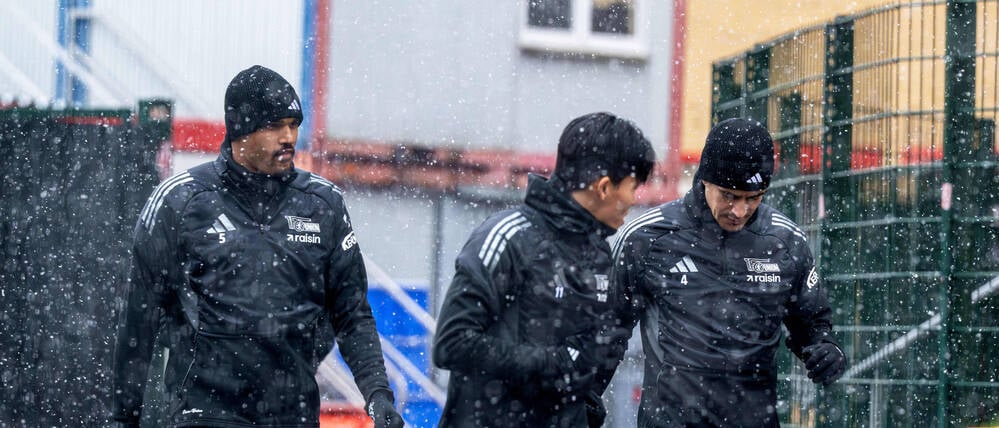 Stürmischer Neubeginn. Danilho Doekhi, Woo-yeong Jeong und Diogo Leite (von links nach rechts) am Freitag auf dem Weg zum ersten Training des Jahres.