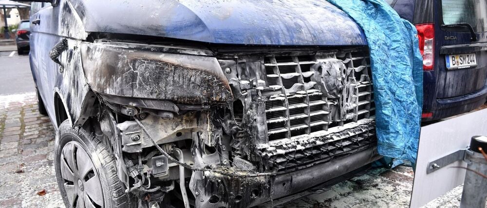 Auch der dritte Kältebus der Berliner Stadtmission ist durch einen Brand schwer beschädigt worden. 