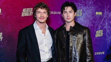 Darsteller Connor Storrie and Hudson Williams bei der Premiere von „Heated Rivalry“ in Toronto.