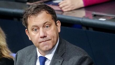 Lars Klingbeil (SPD), Bundesminister der Finanzen, Vizekanzler und SPD-Bundesvorsitzender, im Bundestag