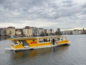 DHL-Paketboot in Köpenick