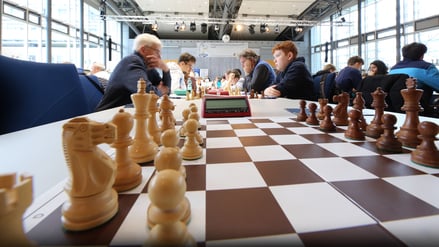 Kongresshotel Potsdam: 800 Schach-Fans nehmen an dem Turnier der deutschen Schach-Amateurmeisterschaft teil.