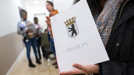 Die Zahl der Einbürgerungen in Berlin ist deutlich gestiegen. (Archivbild)
