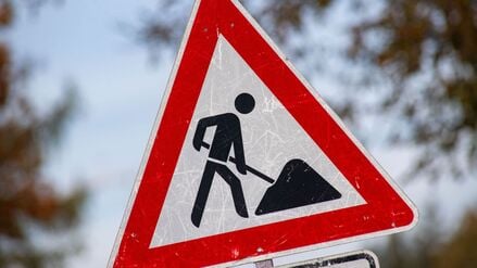 Ein Baustellenschild (Symbolfoto).