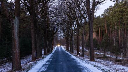 Die Straßenmeistereien in Brandenburg sind nach Angaben des Verkehrsministeriums auf weitere Schneefälle vorbereitet.