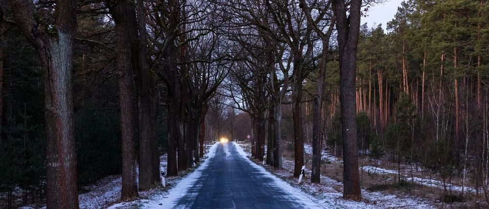Die Straßenmeistereien in Brandenburg sind nach Angaben des Verkehrsministeriums auf weitere Schneefälle vorbereitet.